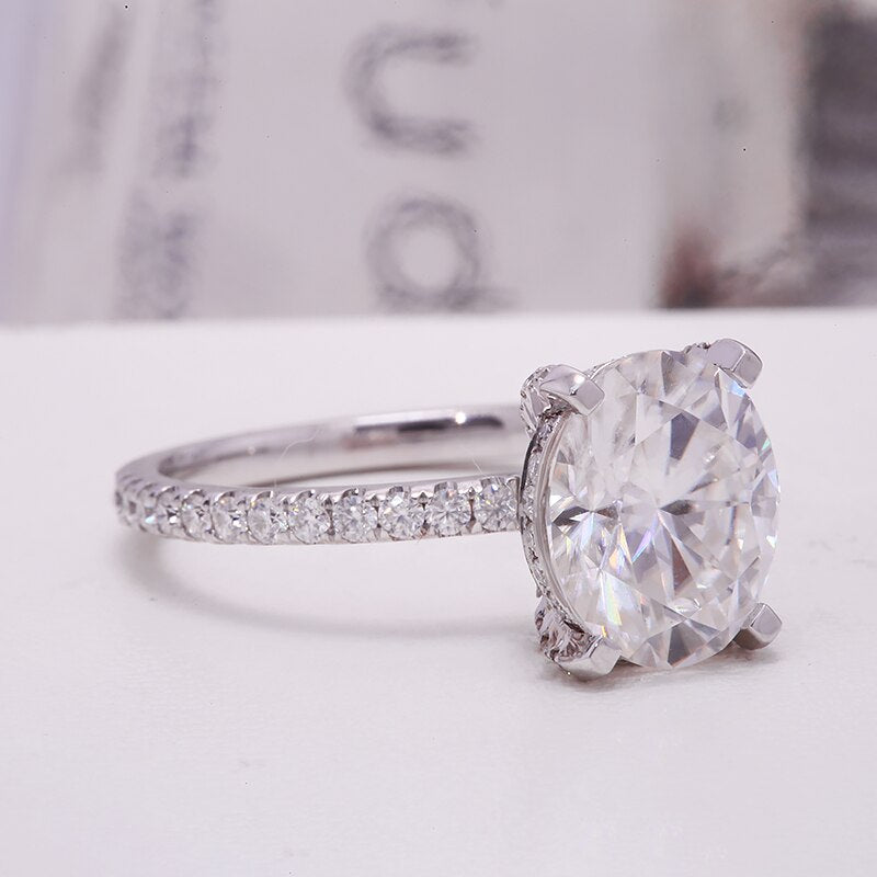 Stunning 3 Carat Oval Moissanite Halo Engagement Ring - 14k Gold Band, Four-Prong Setting with Pave Side Stones - Ideal for Proposals, Weddings & Love Declarations